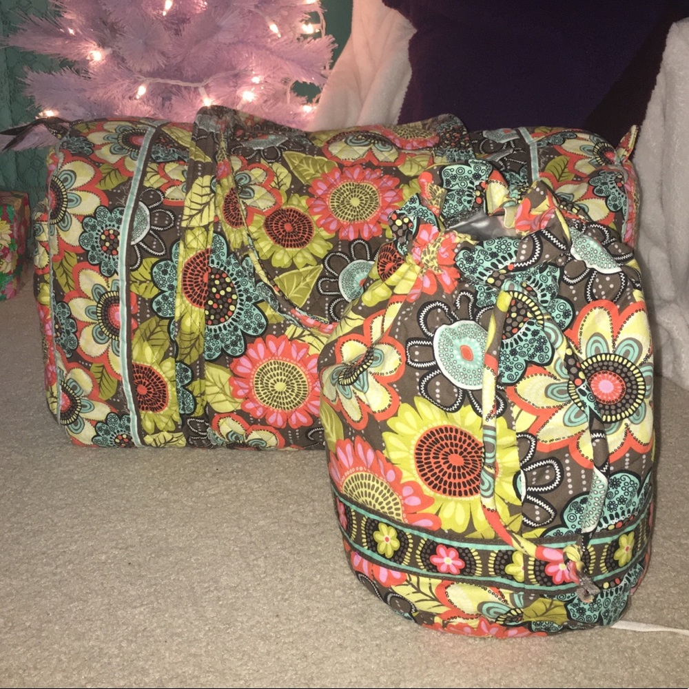 LARGE VERA BRADLEY DUFFEL WITH FREE TOILETRIES BAG